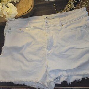 Vineyard Vines size 32